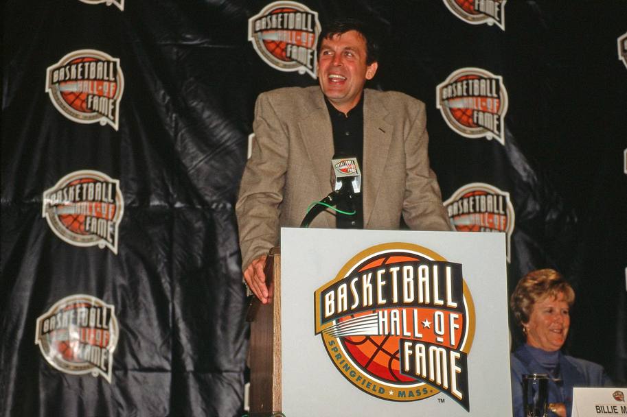 Nel 1999 viene eletto nella Basketball Hall of Fame